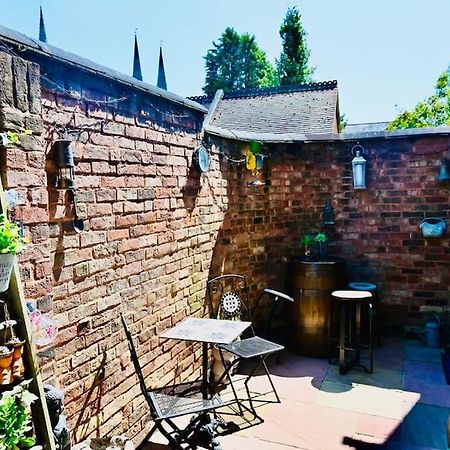 Gaia Vila Lichfield Exterior foto