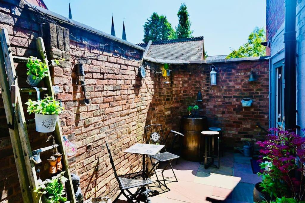 Gaia Vila Lichfield Exterior foto